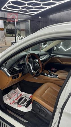 بی ئێم دەبڵیو X6